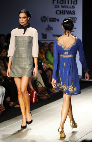 Models present creations during the Wills Lifestyle India Fashion Week (WIFW) in New Delhi, capital of India, March 18, 2009.