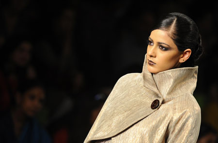 Models present creations during the Wills Lifestyle India Fashion Week (WIFW) in New Delhi, capital of India, March 18, 2009. 