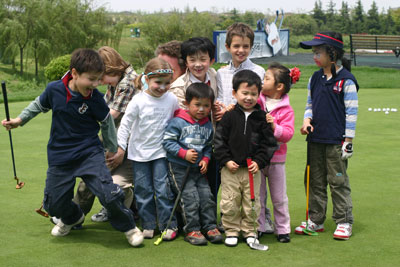 Golf is fun! Try telling the Frasia kids otherwise... [Photo credit: Frasia]