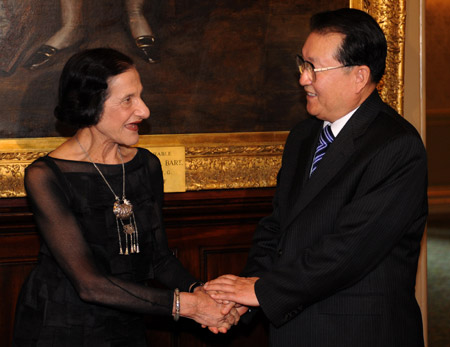 Marie Bashir (L), Australian acting governor-general and New South Wales State governor, meets with Li Changchun, a member of the Standing Committee of the Political Bureau of the Central Committee of the Communist Party of China, in Sydney, Australia, March 22, 2009. [Xinhua]