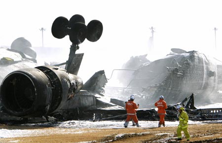  Photo taken on March 23, 2009 shows the crash site of a cargo plane at the Narita International Airport, east of Tokyo, capital of Japan. A Federal Express Corp. cargo plane crashed and burst into flames early Monday at the Narita International Airport, reports from Narita, Chiba Prefecture, cited airport and police officials as saying. The crash caused the pilot and the co-pilot aboard dead.[Xinhua/Kyodo News Agency]