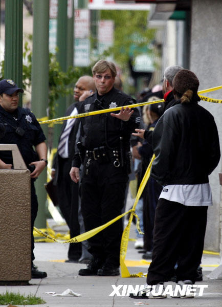 Three police officers were killed and a fourth one brain dead in two shootings that took place at a routine traffic stop and after a massive manhunt for a man wanted for violating his parole in east Oakland on March 22. [Xinhua] 