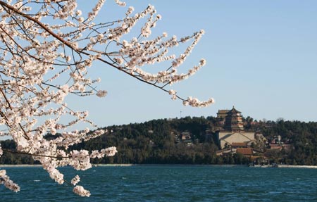 Photo taken on March 22, 2009 shows the beautiful scenery in the Summer Palace in Beijing, capital of China. [Wang Huaigui/Xinhua]