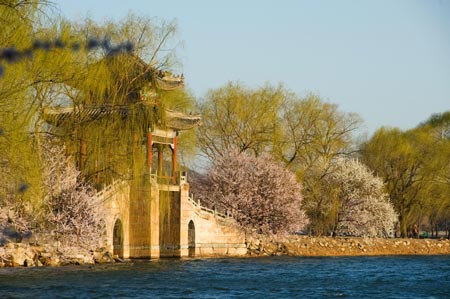 Photo taken on March 22, 2009 shows the beautiful scenery in the Summer Palace in Beijing, capital of China. [Wang Huaigui/Xinhua] 