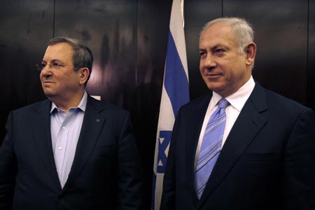 Israel's Likud party leader Benjamin Netanyahu (R) stands with Defence Minister Ehud Barak before their meeting in Jerusalem February 23, 2009.