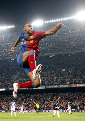 Barcelona's Thierry Henry celebrates a goal against Malaga during their Spanish First Division soccer league match at Nou Camp Stadium in Barcelona, March 22, 2009. (Xinhua/Reuters photo) 