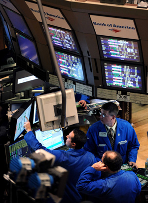 Traders work on the floor of the New York Stock Exchange March 23, 2009. [Xinhua]