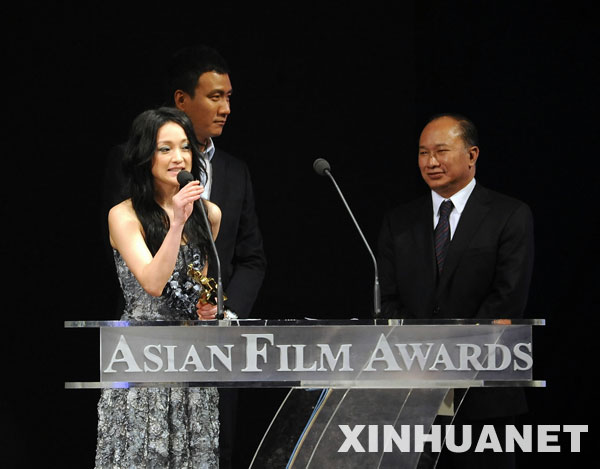 Chinese mainland actress Zhou Xun (L) gives acceptance speech afer receiving for Best Actress of the 3rd Asian Film Awards at the Hong Kong Convention and Exhibition Center in south China's Hong Kong, Mar. 23, 2009.[Xinhua]