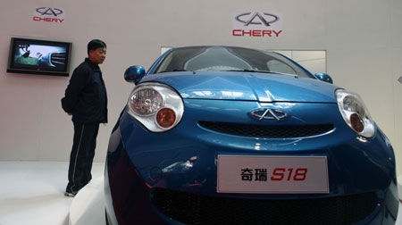 A visitor views an electric auto designed by the Chery Automobile Co. Ltd. during the China International Energy Saving, Emission Reduction and New Energy Science and Technology Expo at the Beijing Exhibition Center in Beijing, capital of China, March 22, 2009. [Luo Wei/Xinhua]