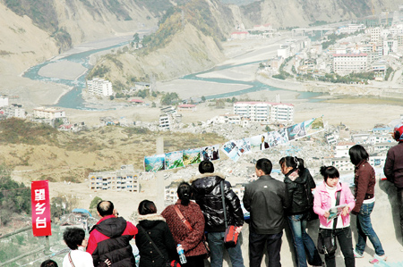 Each day, visitors and relatives come to the ruins of Beichuan County to mourn the dead in the devastating quake. 