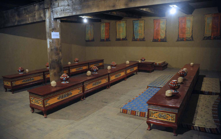 Picture taken on March 22, 2009 shows a view inside the Zhuokeji Tusi Guanzhai (Headman's Office) in Maerkang County of Aba Tibetan Autonomous Prefecture, southwest China's Sichuan Province. [Xinhua photo]
