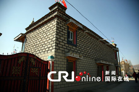 Photo taken on March 21 shows a residence house in Kesong Village, Shannan Prefecture of southwest China's Tibet Autonomous Region. [Photo:CRI online]