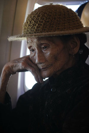 Eighty-three-year old Chen Jinyu, a sex slave for Japanese soldiers in World War Two, contemplates on a plane before it takes off in Haikou, capital of south China's Hainan Province, Mar. 24, 2009. Chen is scheduled to go to Tokyo to attend the second trial of the Tokyo High Court on a suit of Chinese sex slaves in Hainan.[Xinhua] 