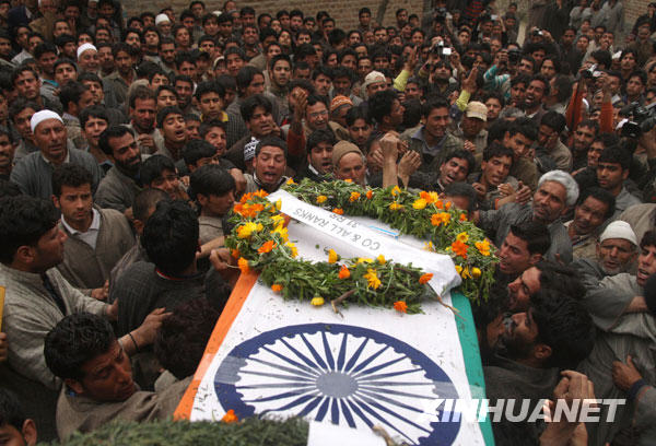 People carry a coffin containing the body of Shabir Ahmad Malik, a Kashmiri Muslim soldier of the Indian army, in Dab, 35 kilometers north of Srinagar, summer capital of Indian-controlled Kashmir, March 24, 2009. 