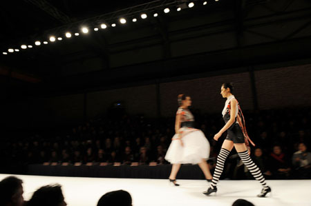 Models present fashions during the China International Fashion Week (2009/2010 autumn/winter series) opened in Beijing, capital of China, March 24, 2009. [Song Weiwei/Xinhua]