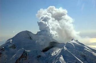 The Alaska Volcano Observatory has said that Mount Redoubt erupted five times shooting plumes of smoke and ash some 15 kilometers (50,000 feet) into the air forcing flight cancellations and putting Alaskan authorities on alert. [Ho/CCTV/AFP/USGS] 