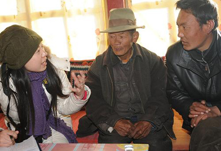 Migmar Dondrup, farmer of Joglunbo Village in Gyangze County, southwest China's TAR, is in an interview with Xinhua on Jan. 3, 2009. [Xinhua photo]