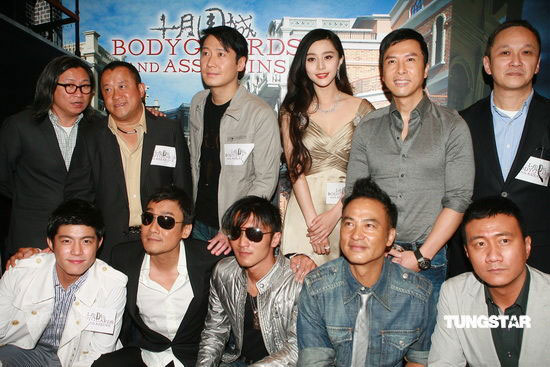 Stars pose for a group photo as they promote Teddy Chen's upcoming action thriller 'Bodyguards and Assassins' in Hong Kong on March 23, 2009. [sina.com.cn]