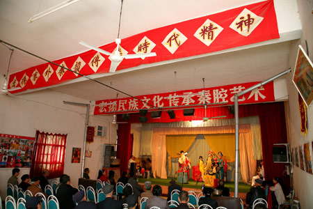 Actors of the Qin Opera Art Troupe of Hami perform Qin Opera at a theater in Hami, northwest China's Xinjiang Uygur Augonomous Region, March 18, 2009. [Cai Zengle/Xinhua]