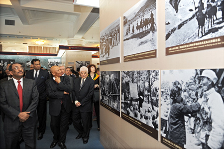 Foreign diplomats and representatives of international organizations visit the 50th Anniversary of Democratic Reforms in Tibet exhibition in Beijing, China, on March 25, 2009. [Xinhua photo] 