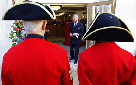 Britain's Prince Charles smiles after officially opening a new infirmary at the Royal Hospital Chelsea in London March 25, 2009.[Xinhua/Reuters]