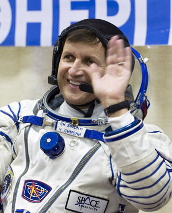 U.S. entrepreneur Charles Simonyi waves to his wife after putting on his space suit at Baikonur Cosmodrome March 26, 2009. Simonyi will roar off into space aboard a Russian rocket on Thursday to make history as the first tourist to make the odyssey twice. He will travel to the International Space Station (ISS) with Russia's cosmonaut Gennady Padalka and U.S. astronaut Michael Barratt.[Xinhua/Reuters] 