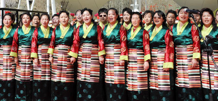 Tibetan artists sing the song named In the Hopeful Field during an artistic show in Lhasa, capital of southwest China's Tibet Autonomous Region, March 26, 2009. [Xinhua photo]