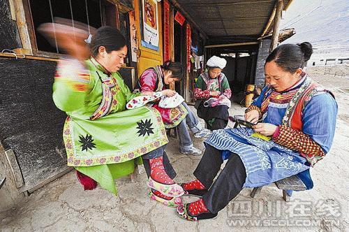 Women of the Qiang ethnic minority are doing embroidery in their new homes in Wenchuan, Sichuan Province, on March 26, 2009.