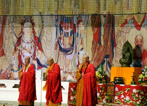 (left to right) Kok Kwong, President of the Hong Kong Buddhist Association, Yi Cheng, President of the Buddhist Association of China (BAC), and Hsing Yun, President of Buddha's Light International Association, inaugurate the opening ceremony of the Second World Buddhist Forum, today (March 28) in Wuxi's rural Linshan Mountain, Jiangsu Province. The forum, attracting over 1,000 monks from more than 50 countries and regions, is scheduled to finish on April 1 in Taipei, Taiwan Province. 