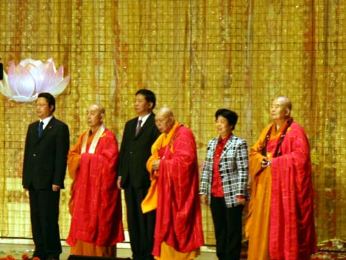 Government officials and renowned Buddhists inaugurate the opening ceremony of the Second World Buddhist Forum, today (March 28) in Wuxi's rural Linshan Mountain, Jiangsu Province. The forum, attracting over 1,000 monks from more than 50 countries and regions, is scheduled to finish on April 1 in Taipei, Taiwan Province.
