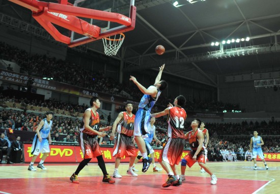 The South All-Star Team beat the North Team 102-97 Sunday at the 2009 All-Star Game of the Chinese Basketball Association league (CBA) in Ningbo, Zhejiang.[Xinhua] 