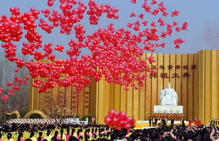 Red baloons rise at the grand worshipping ceremony to mark the nation's legendary ancestor Huangdi in Xinzheng, central China's Henan Province, March 29, 2009.