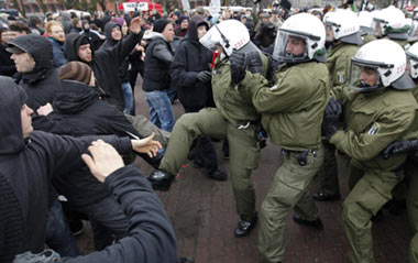 German police officers clash with demonstrators during a protest in Berlin, March 28, 2009. Thousands of demonstrators gathered in Berlin and Frankfurt to protest against globalisation and deepening global recession.