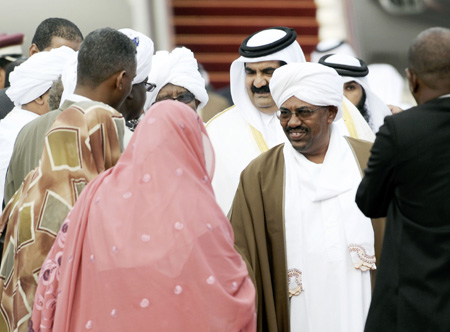 Sudanese President Omar al-Bashir arrived here Sunday to attend the Arab League summit scheduled for March 30-31 in the Qatari capital of Doha despite the International Criminal Court's arrest warrant for him.