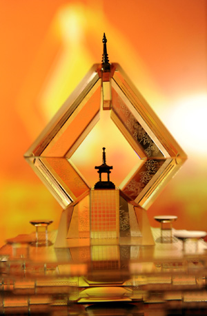 The model of a pagoda being built in the Famen Temple is shown at a press conference in Wuxi, east China's Jiangsu Province, on March 29, 2009. 