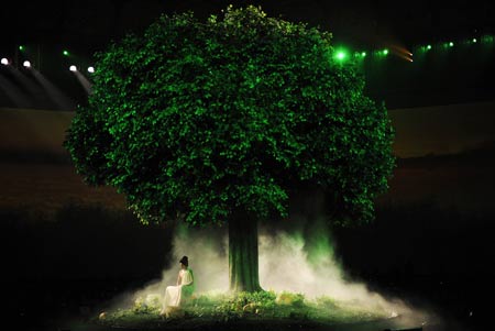 The performance of 'Song of Auspiciousness' is staged at the Buddhist Palace in Lingshan Mountain in Wuxi, east China's Jiangsu Province, on March 29, 2009, marking the end of the first phase of the Second World Buddhist Forum (WBF). The second phase of the forum will take place in Taipei from March 31 to April 1. 