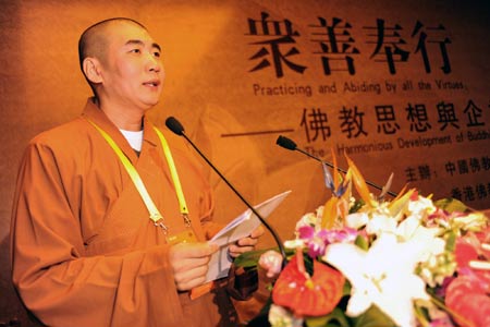 Buddhist master Zhan Ru, who is also deputy director of Peking University's Institute of Orientology, delivers a speech at a sub-forum of the Second World Buddhist Forum (WBF) in Wuxi, east China's Jiangsu Province, on March 29, 2009.