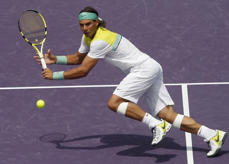 Rafael Nadal of Spain runs to returns a shot to Frederico Gil of Portugal during their match at the Sony Ericsson Open tennis tournament in Key Biscayne, Florida March 30, 2009.
