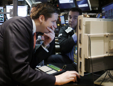 Traders work on the floor of the New York Stock Exchange March 30, 2009.[Xinhua]