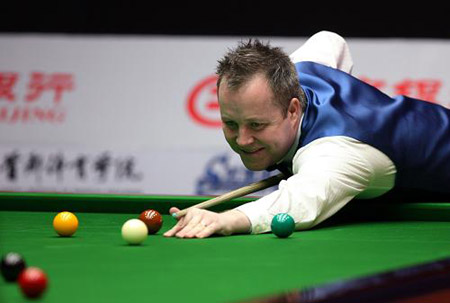 Scotland's John Higgins hits the ball during the Round 1 match against England's Anthony Hamilton at 2009 World Snooker China Open in Beijing, capital of China, on March 31, 2009. [Xinhua] 