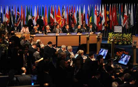 Officials from more than 70 countries and dozens of organizations attend a high-level conference in Hague, the Netherlands, on March 31, 2009. The one-day conference was held here on Tuesday to inject new vigor into common efforts to strengthen cooperation to support Afghanistan. 