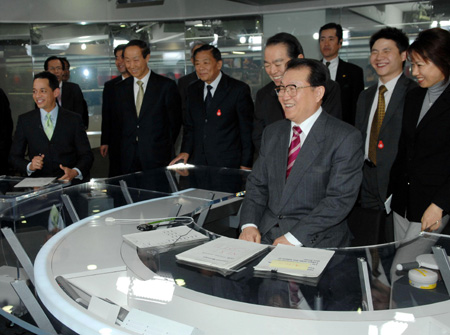 Li Changchun (front), member of the Standing Committee of the Political Bureau of the Communist Party of China (CPC) Central Committee, visits headquarters of NHK (Japan Broadcasting Corporation), in Tokyo, capital of Japan, March 31, 2009. 