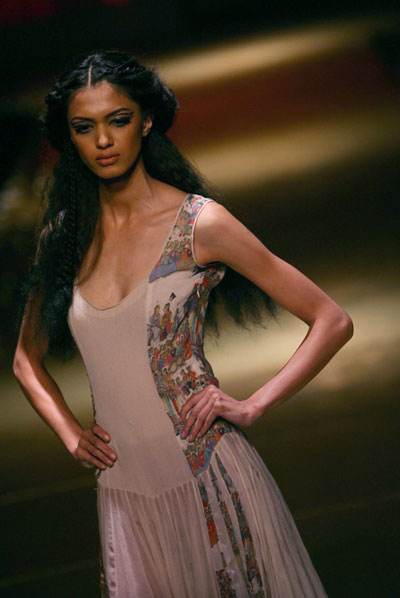 A model presents a creation by designer Anamika Khanna during the grand finale of Lakme fashion week in Mumbai March 31, 2009.