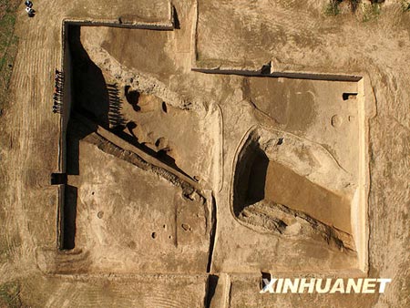 Photo taken on Nov. 19, 2008 shows an overhead view of part of the Yangguanzhai ruin in northwest China's Shaanxi Province.