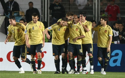 Spain came back from a goal down to beat Turkey 2-1 in their World Cup qualifying game in Istanbul on Wednesday. [Sina.com] 