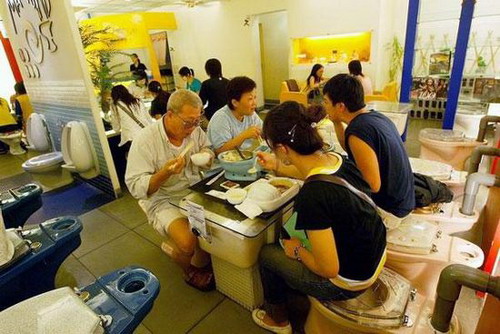 A restaurant themed on toilet utilities opened in Taiwan's Kaohsiung has won the favor of many novelty-seeking consumers. In the restaurant, toilet bowls are used as seats, bathtubs are used as bowls and some dishes are served shaped like fecal matter. [Photo: Xinhua] 