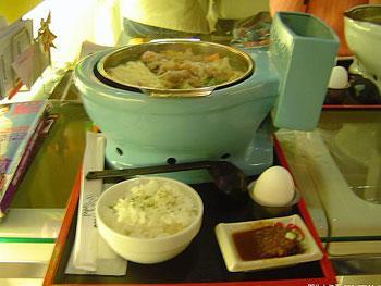 A restaurant themed on toilet utilities opened in Taiwan's Kaohsiung has won the favor of many novelty-seeking consumers. In the restaurant, toilet bowls are used as seats, bathtubs are used as bowls and some dishes are served shaped like fecal matter. [Photo: Xinhua] 