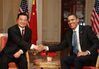 Chinese President Hu Jintao (L) shakes hands with U.S. President Barack Obama during their meeting in London, Britain, on April 1, 2009.[Ju Peng/Xinhua] 