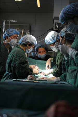 The separation surgery for a pair of conjoined twin girls is underway at Hunan Children's Hospital in Changsha, capital of central China's Hunan Province, April 1, 2009. 