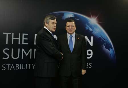 Jose Manuel Barosso (R), president of the European Commission, arrives at ExCel center for the summit of the Group of 20 Countries (G20) in London April 2, 2009. 